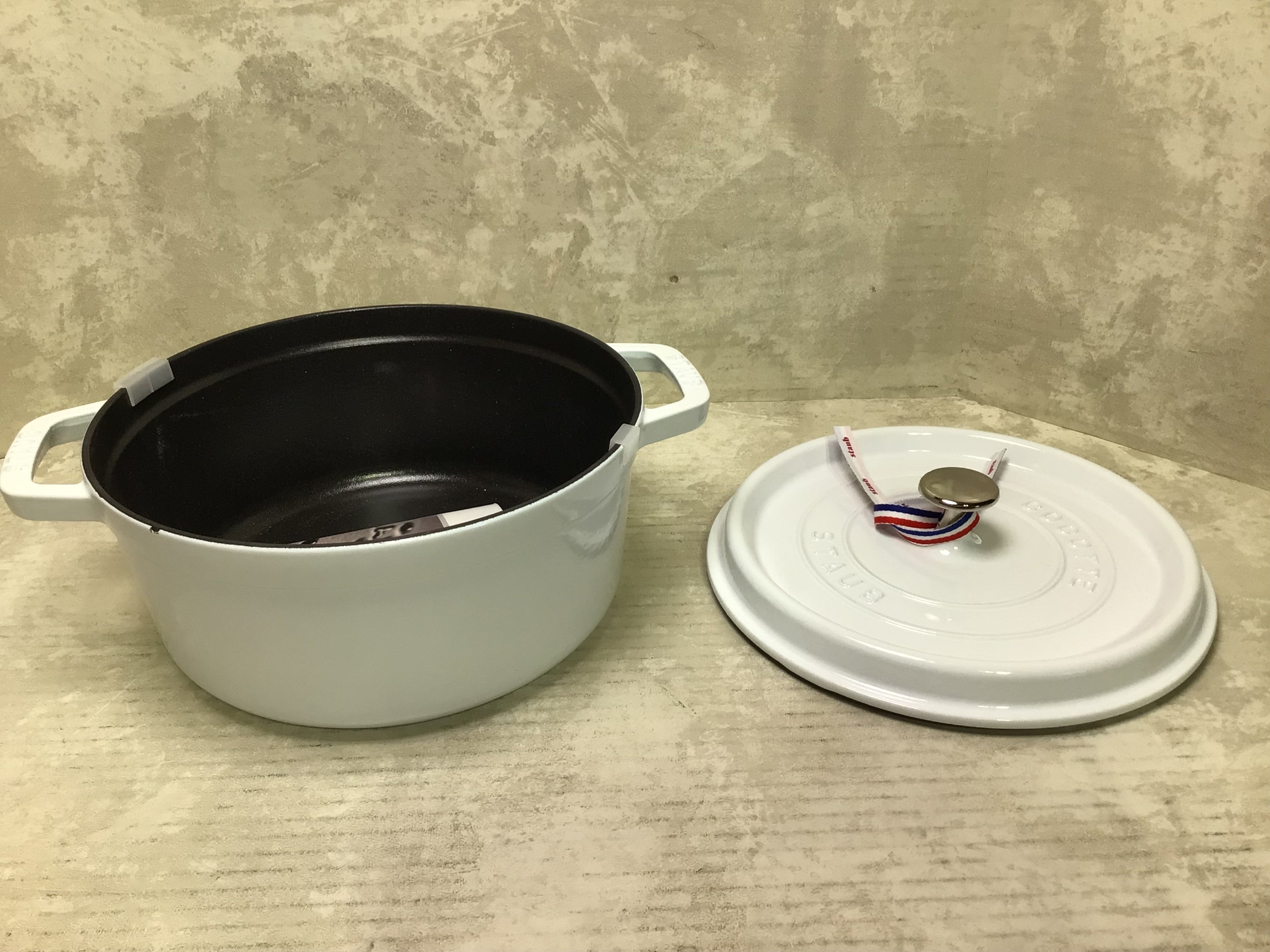 4-Qt. Round Dutch Oven Color: White (7682607775982)